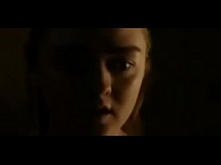 Maisie Williams (Arya Stark) For a joke Thrones cena de sexo (S08E02)