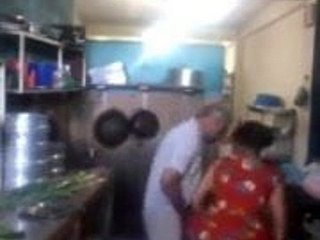 Sri Lanka Dueño de depress tienda coger su criada