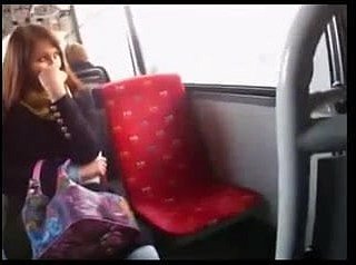 Detect Flash để cô gái tò mò trên xe buýt