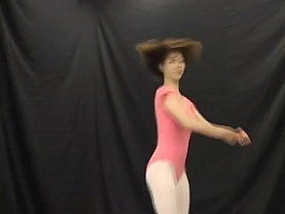 Chiński dziewczyna tańczy