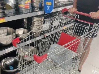 [Anteprima] Kylie_NG schizza dappertutto il suo motor Dopo lo shopping in un supermercato